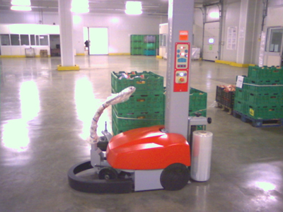 Robot Worker Explorer azienda ortofrutticola Airola (BN).jpg Robot avvolgipallet azienda logistica Airola (CE)